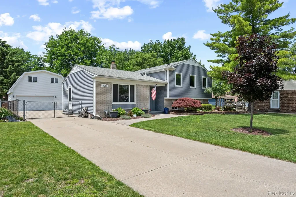43057 Bond Court Sterling Heights City MI 48313
