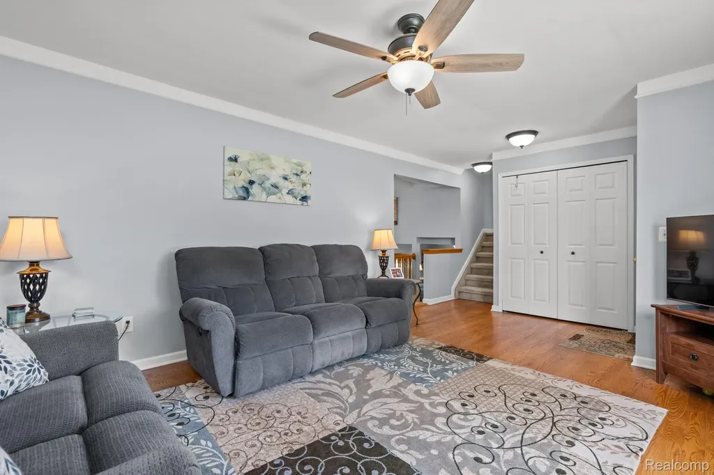 43057 Bond Court Sterling Heights City MI 48313