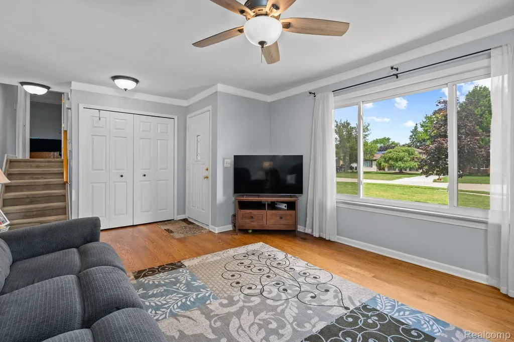 43057 Bond Court Sterling Heights City MI 48313