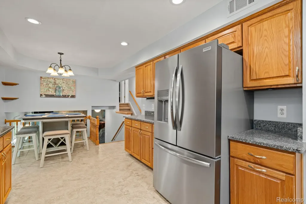 43057 Bond Court Sterling Heights City MI 48313
