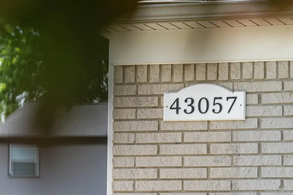 43057 Bond Court Sterling Heights City MI 48313