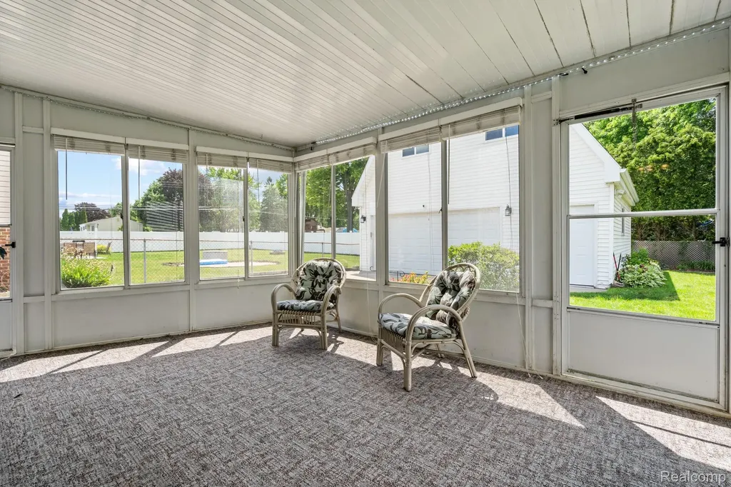 43057 Bond Court Sterling Heights City MI 48313