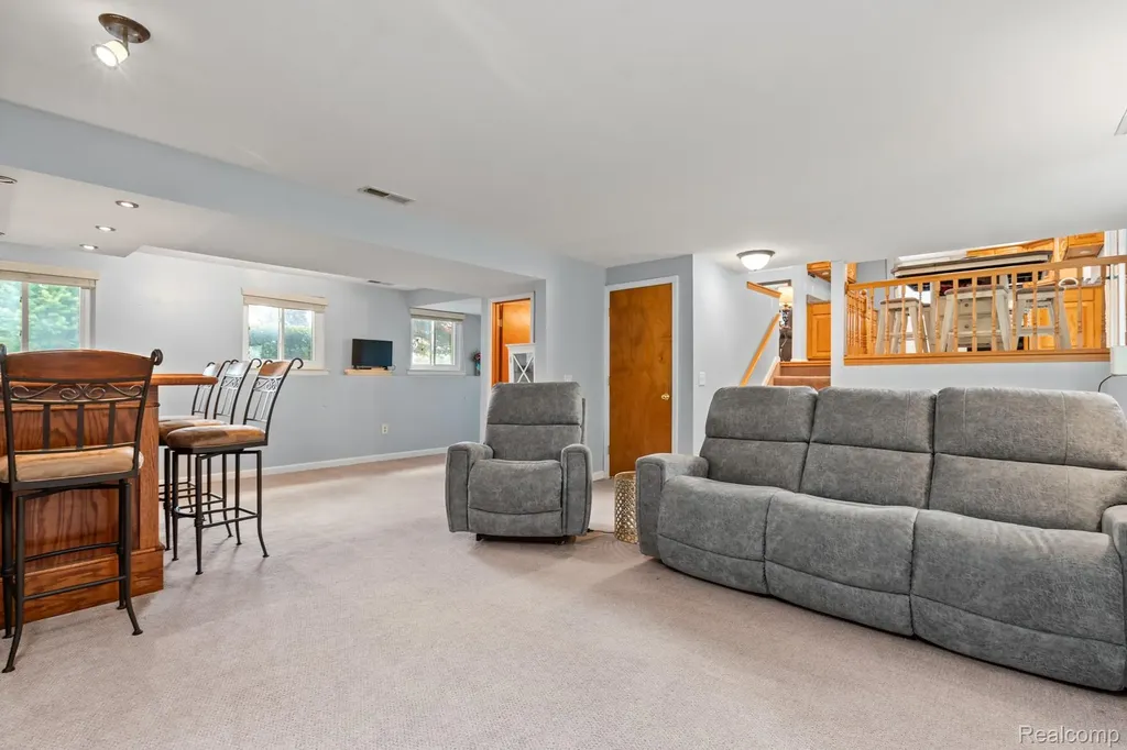 43057 Bond Court Sterling Heights City MI 48313