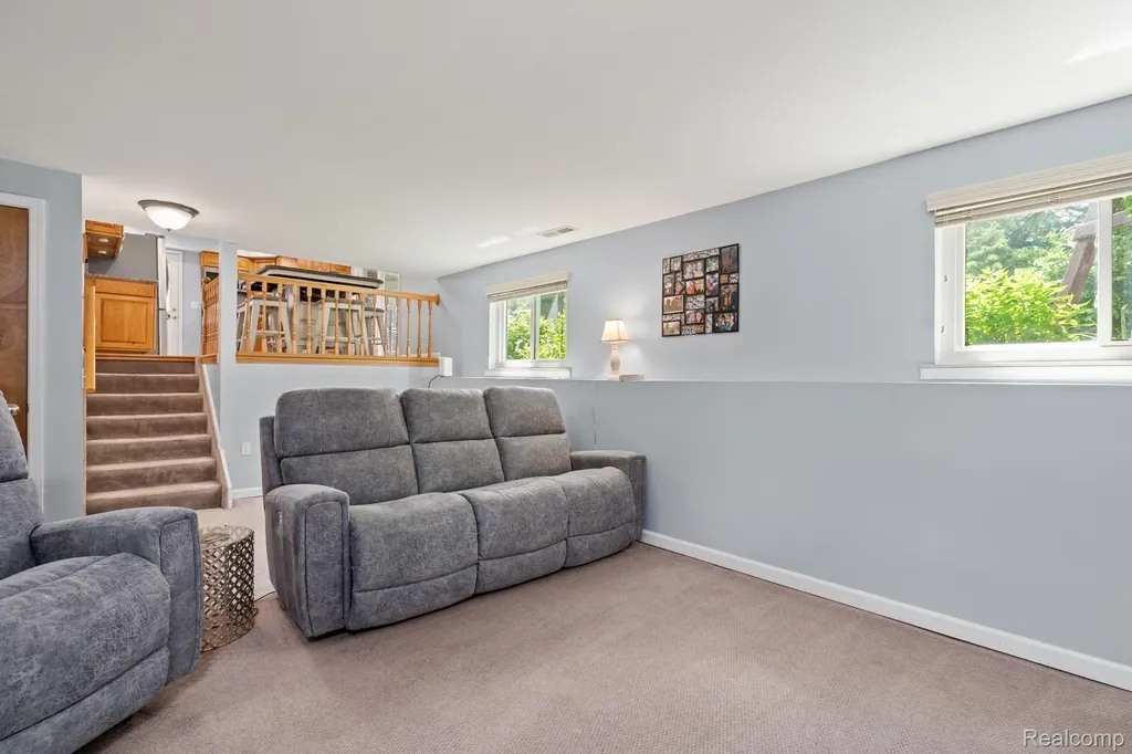 43057 Bond Court Sterling Heights City MI 48313