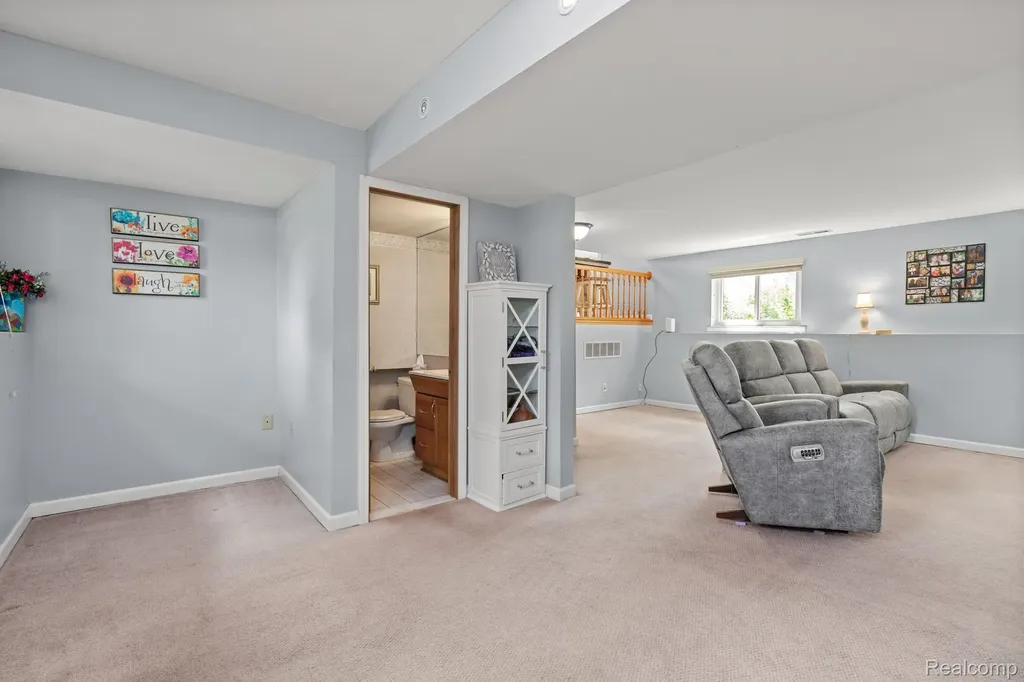 43057 Bond Court Sterling Heights City MI 48313