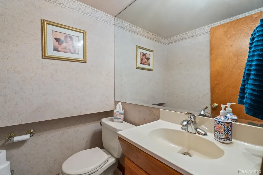 43057 Bond Court Sterling Heights City MI 48313