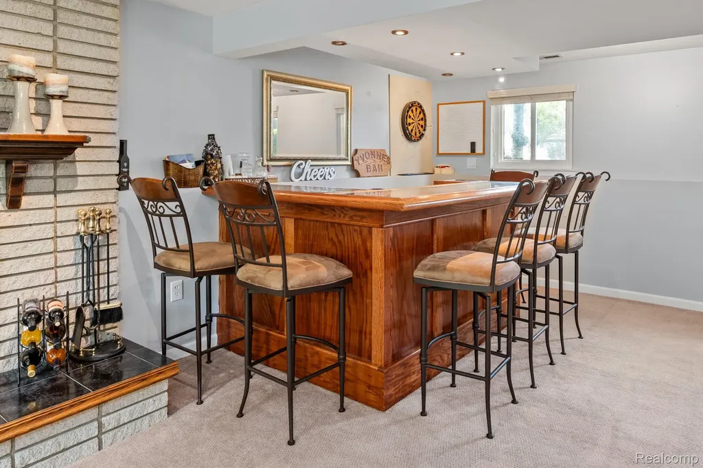 43057 Bond Court Sterling Heights City MI 48313