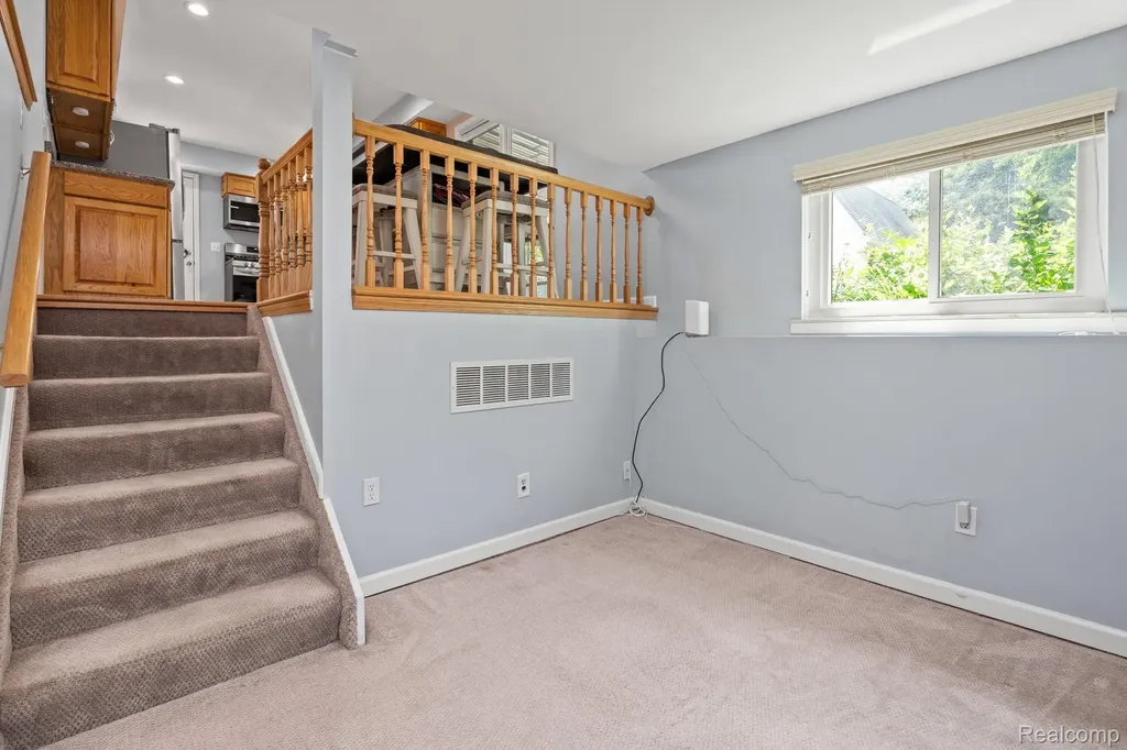 43057 Bond Court Sterling Heights City MI 48313
