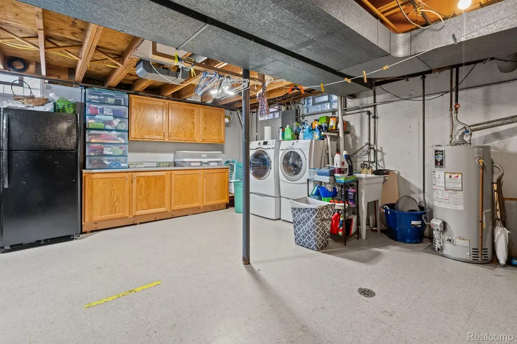43057 Bond Court Sterling Heights City MI 48313