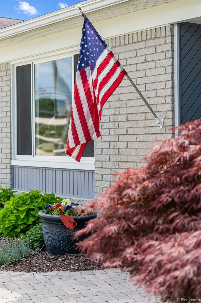 43057 Bond Court Sterling Heights City MI 48313