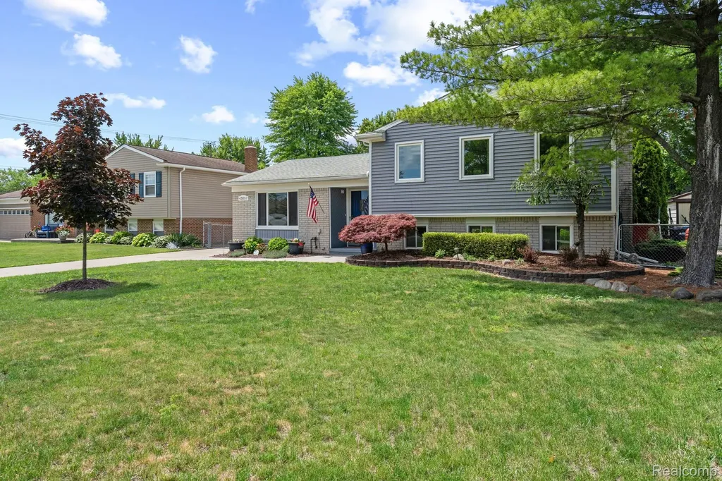 43057 Bond Court Sterling Heights City MI 48313