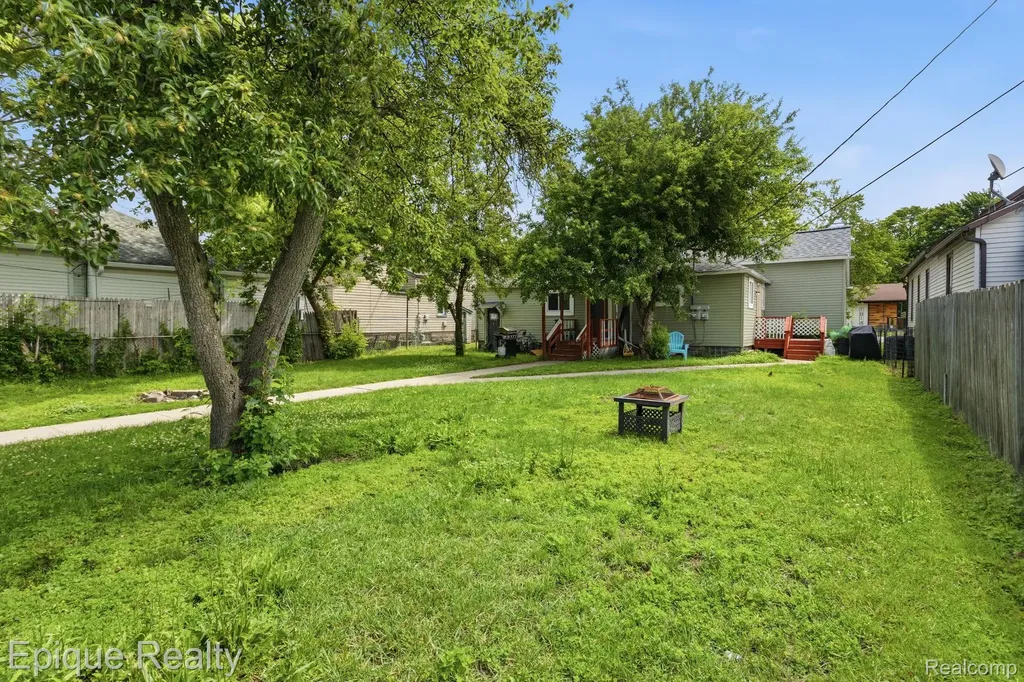 1807 10th Street Port Huron City MI 48060