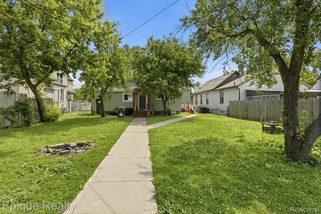 1807 10th Street Port Huron City MI 48060