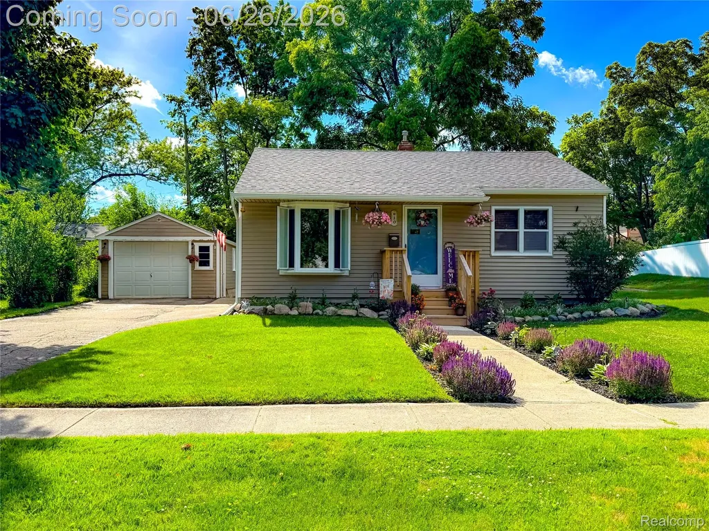 610 N Barnard Street Howell City MI 48843