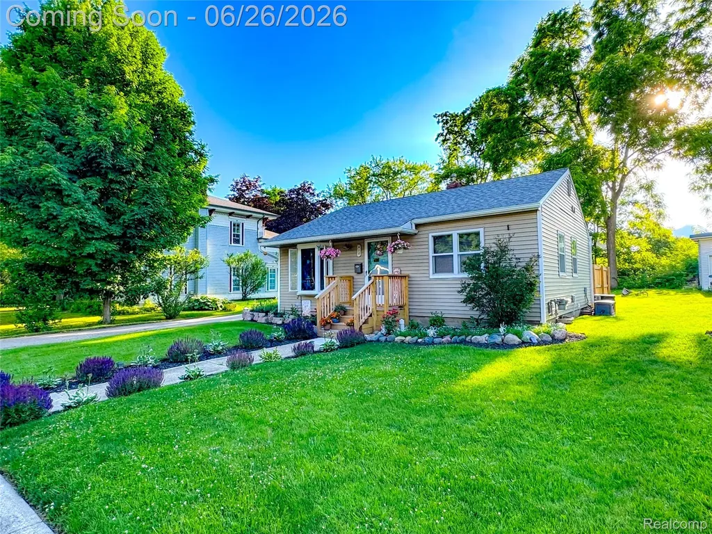 610 N Barnard Street Howell City MI 48843