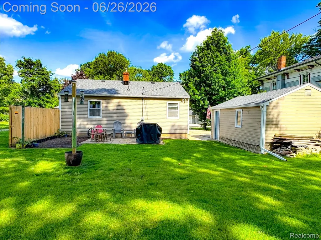 610 N Barnard Street Howell City MI 48843