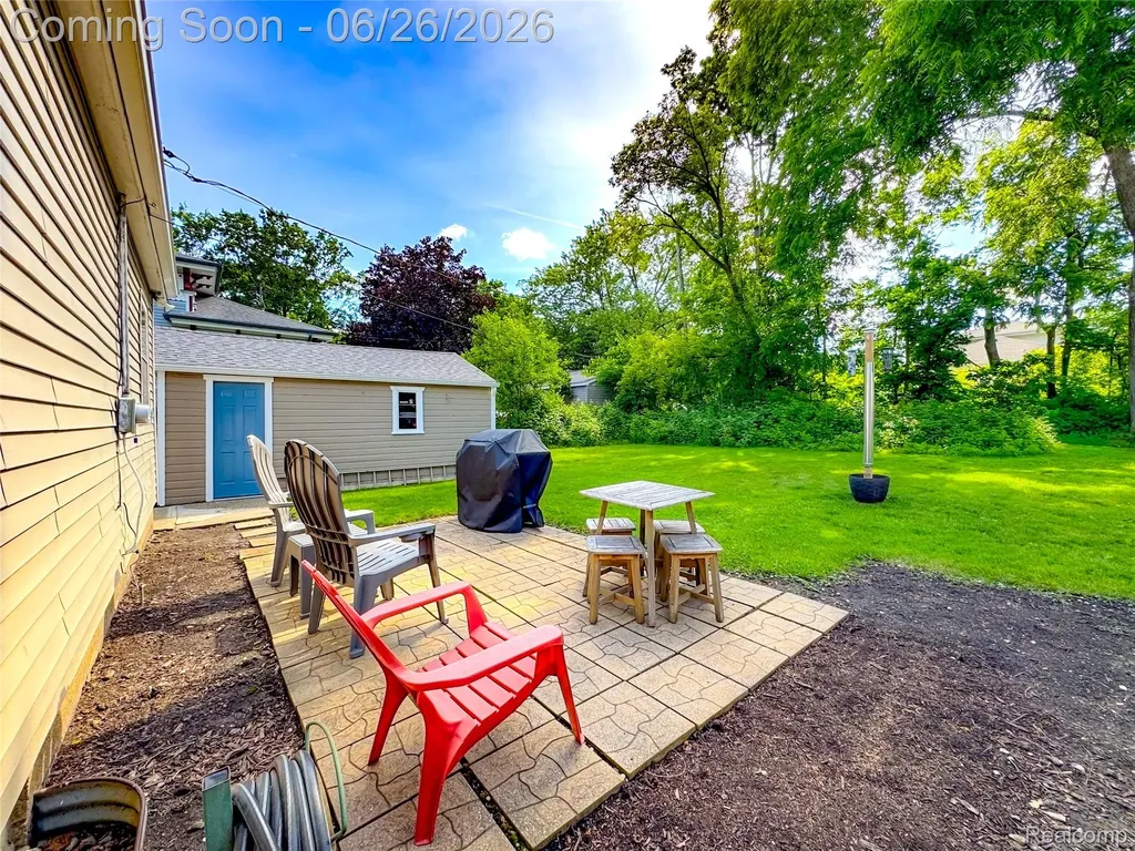 610 N Barnard Street Howell City MI 48843