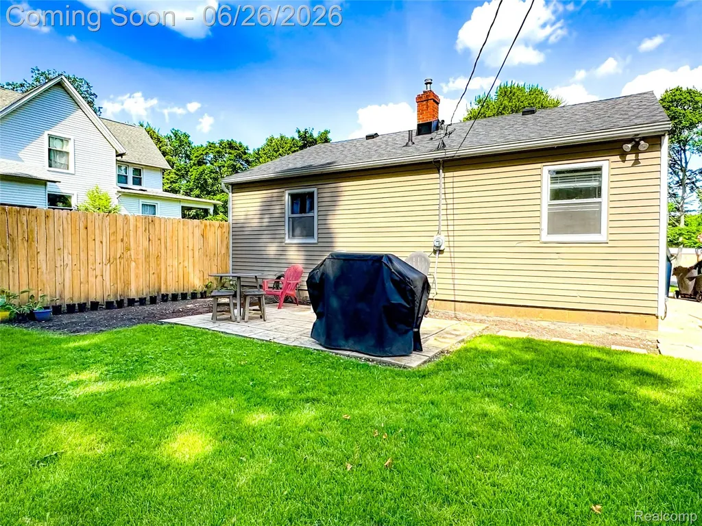 610 N Barnard Street Howell City MI 48843