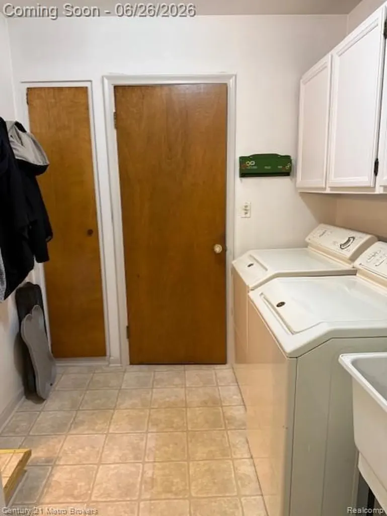 6096 Pebbleshire Drive Grand Blanc Charter Township MI 48439