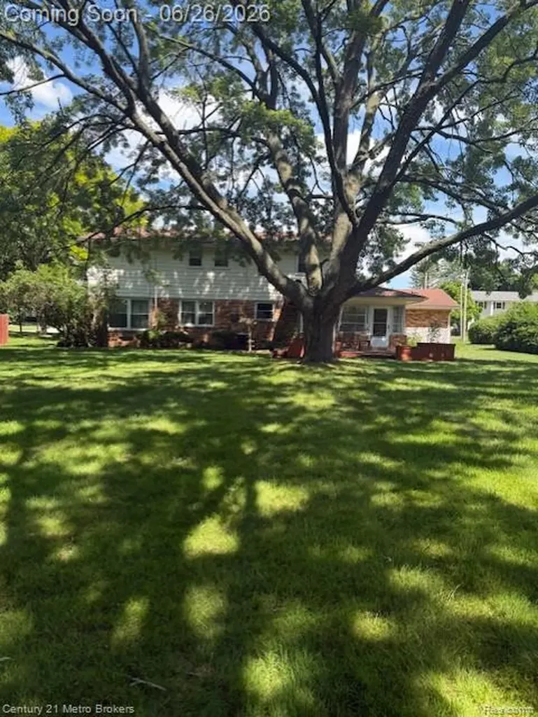 6096 Pebbleshire Drive Grand Blanc Charter Township MI 48439