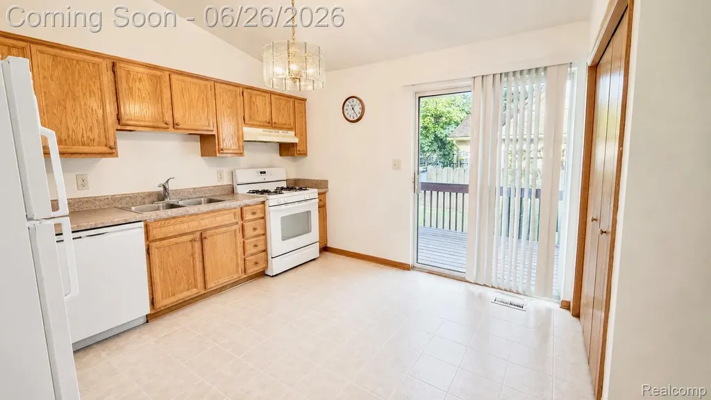 26823 Villa Calabrese Warren City MI 48091
