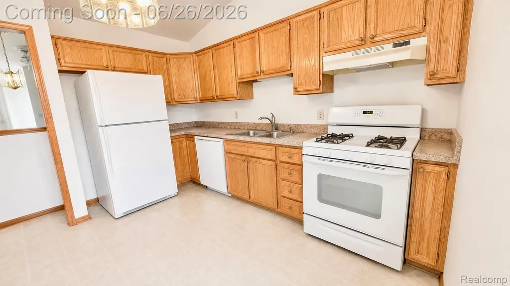 26823 Villa Calabrese Warren City MI 48091