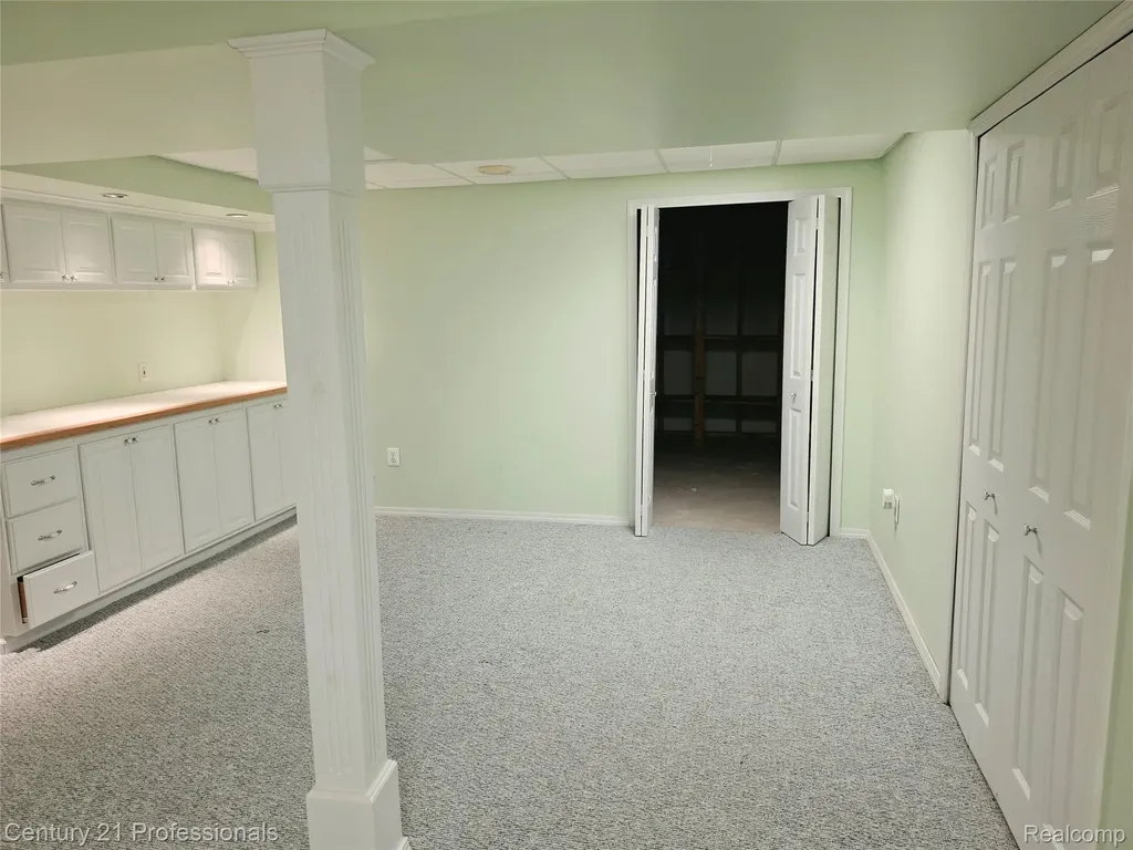 37186 Amhurst Drive Westland City MI 48185