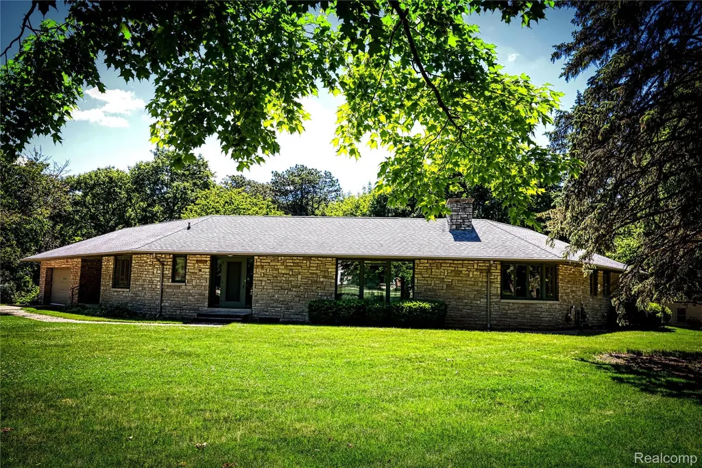 4646 Kennebec Drive Cass City Village MI 48726