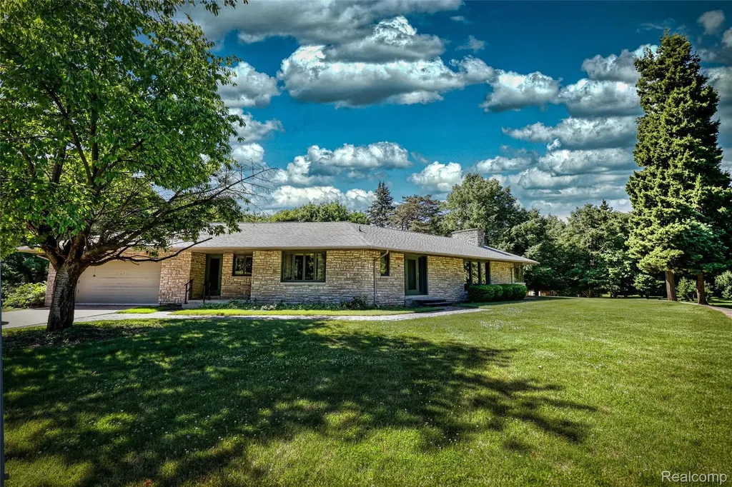 4646 Kennebec Drive Cass City Village MI 48726