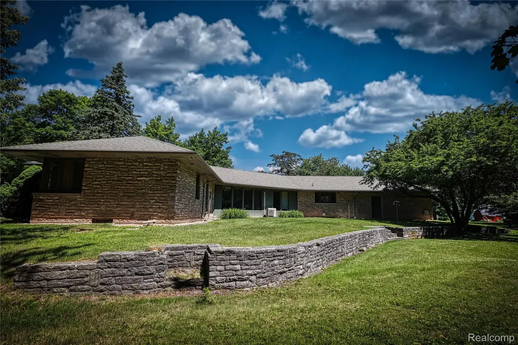 4646 Kennebec Drive Cass City Village MI 48726