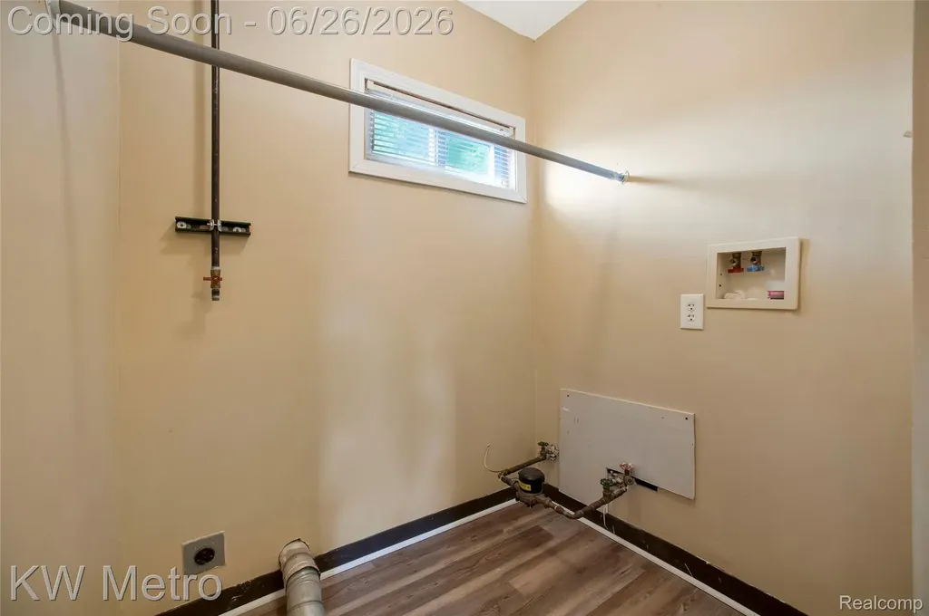 25335 Pinehurst Street Roseville City MI 48066