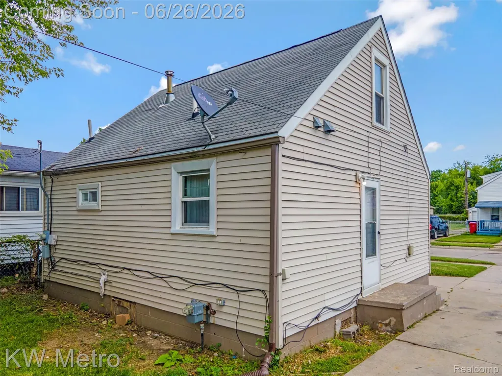 25335 Pinehurst Street Roseville City MI 48066