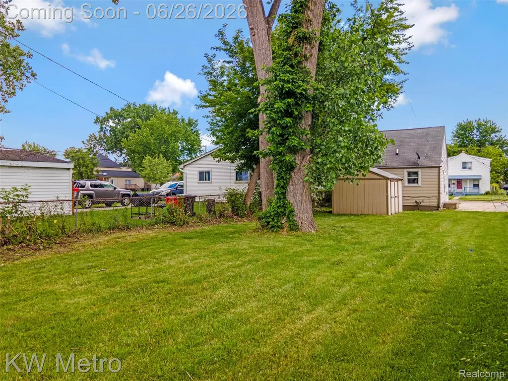 25335 Pinehurst Street Roseville City MI 48066