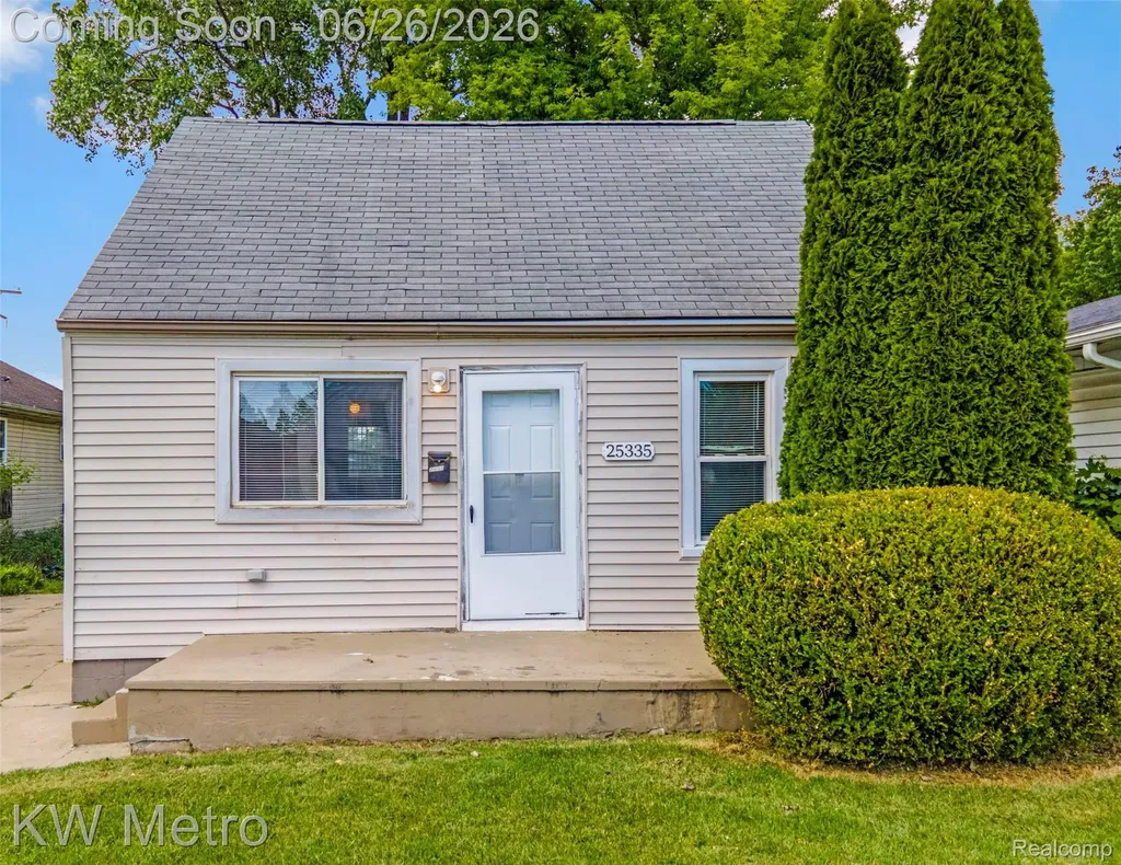 25335 Pinehurst Street Roseville City MI 48066