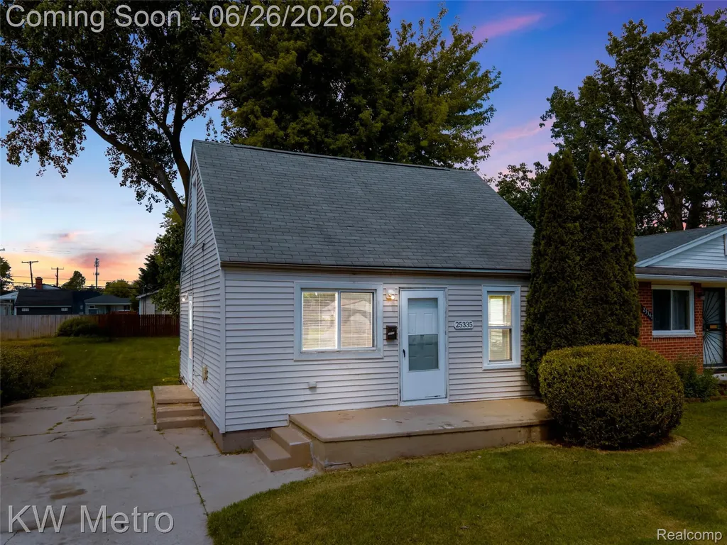 25335 Pinehurst Street Roseville City MI 48066
