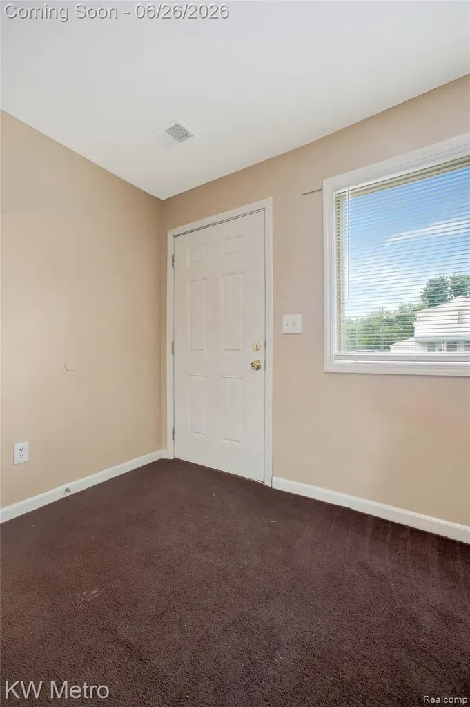 25335 Pinehurst Street Roseville City MI 48066