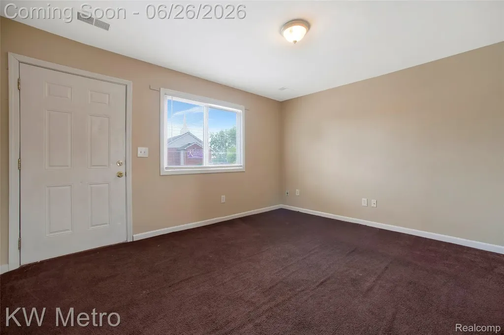 25335 Pinehurst Street Roseville City MI 48066
