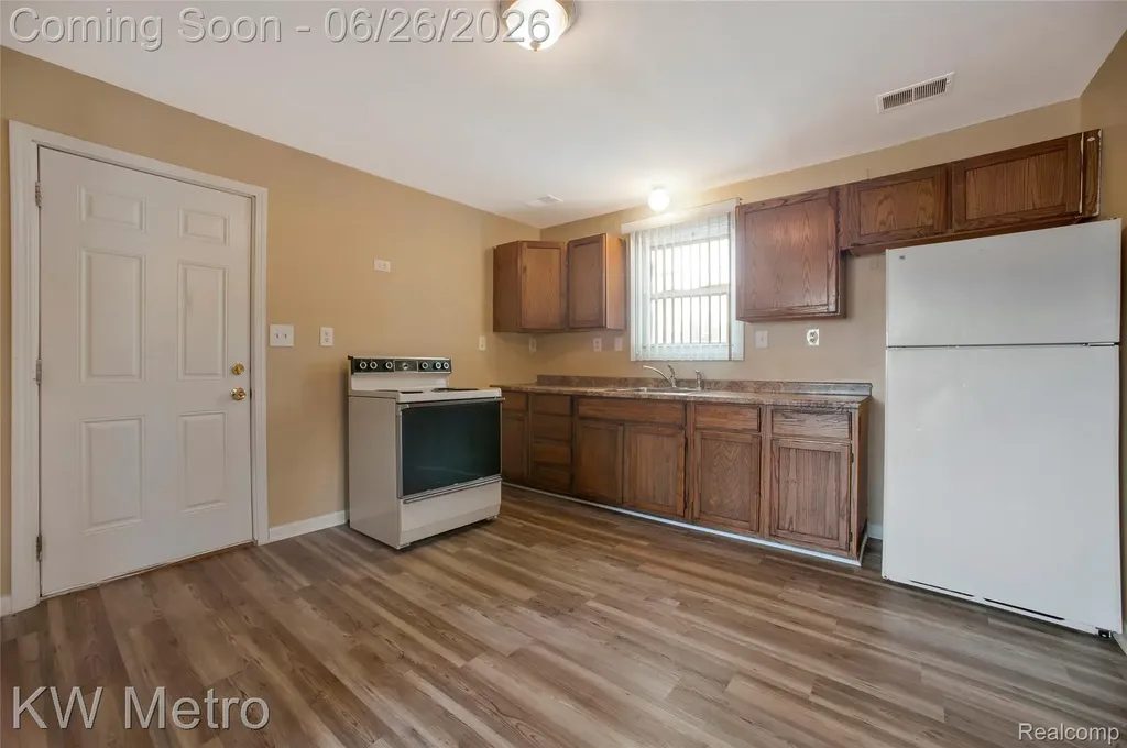 25335 Pinehurst Street Roseville City MI 48066