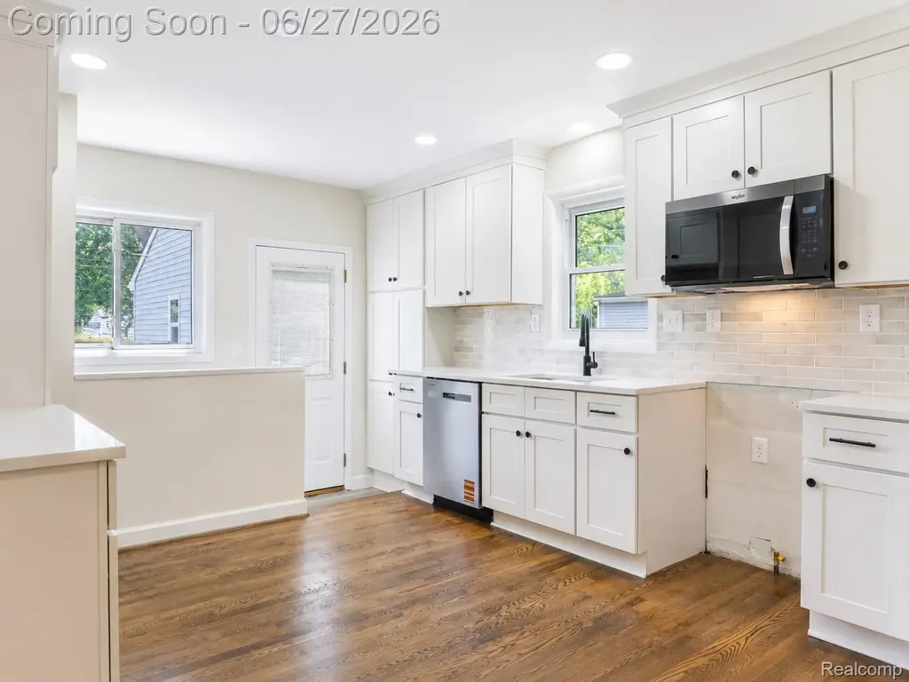 221 Reitman Court Rochester City MI 48307