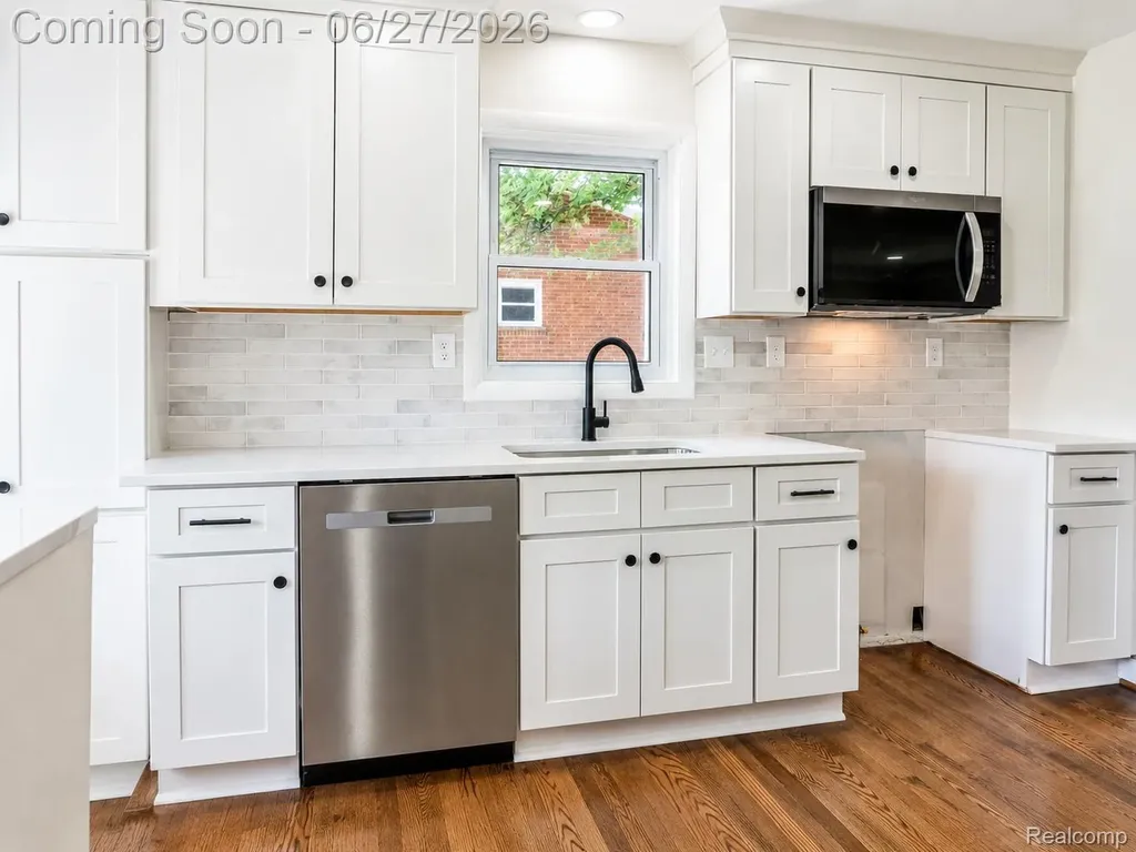 221 Reitman Court Rochester City MI 48307