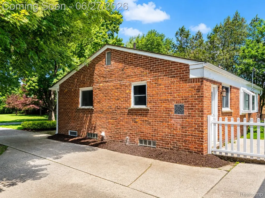 221 Reitman Court Rochester City MI 48307