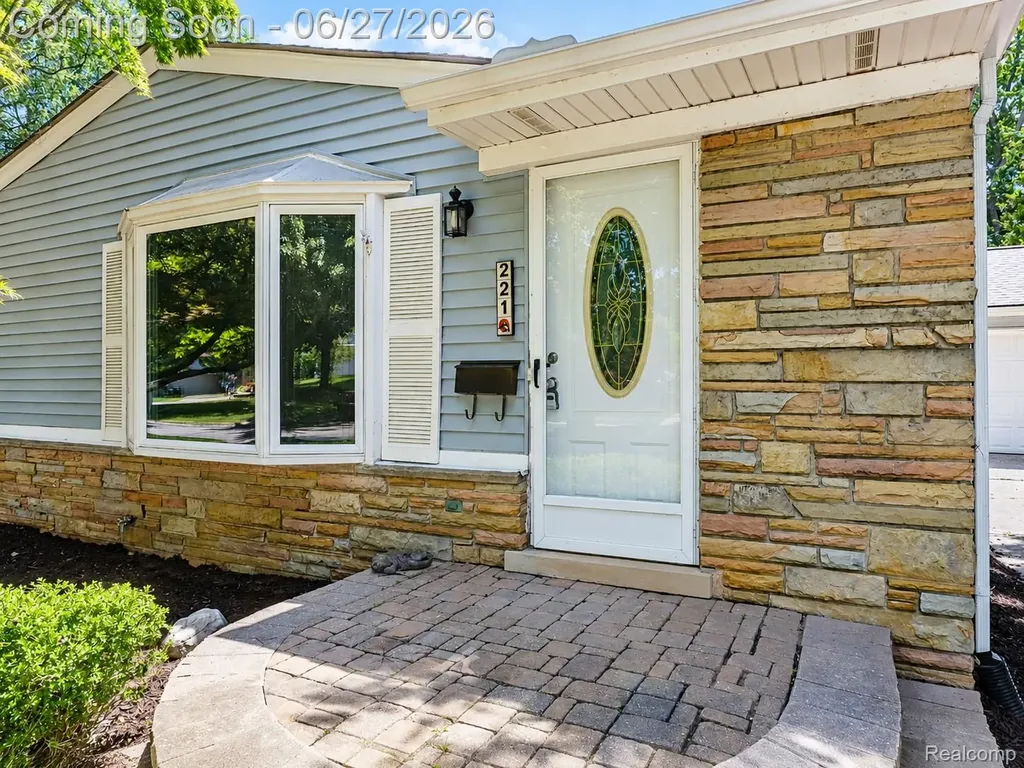 221 Reitman Court Rochester City MI 48307