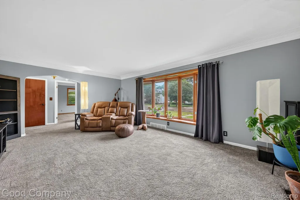 1609 W 12 Mile Road Royal Oak City MI 48073