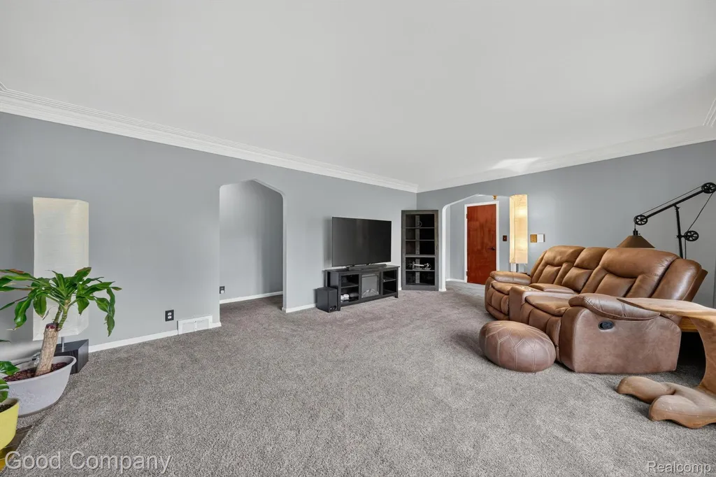 1609 W 12 Mile Road Royal Oak City MI 48073