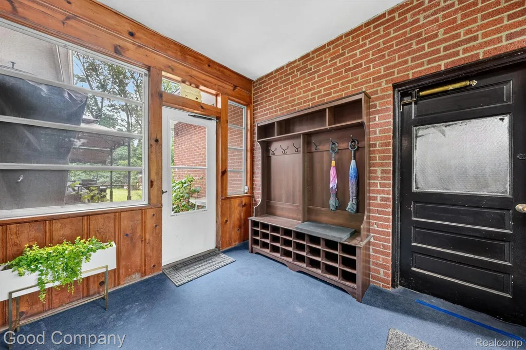 1609 W 12 Mile Road Royal Oak City MI 48073