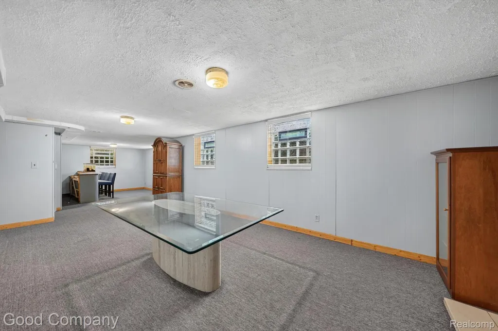 1609 W 12 Mile Road Royal Oak City MI 48073