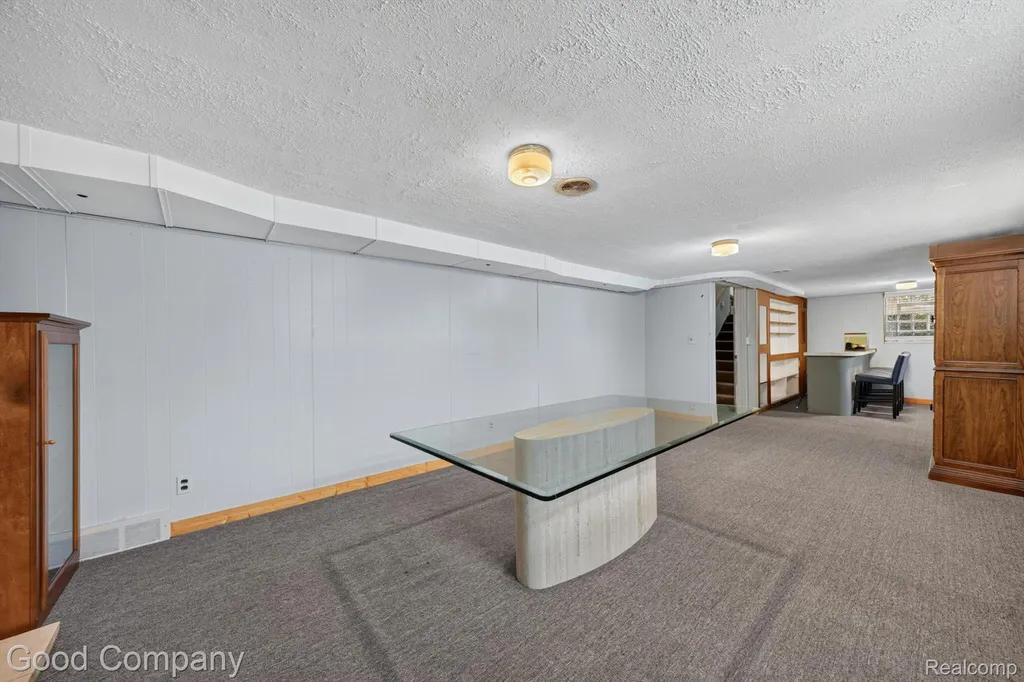 1609 W 12 Mile Road Royal Oak City MI 48073