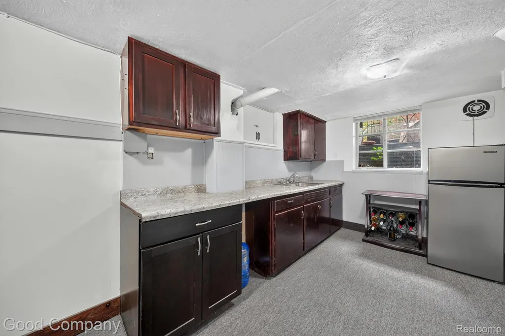 1609 W 12 Mile Road Royal Oak City MI 48073