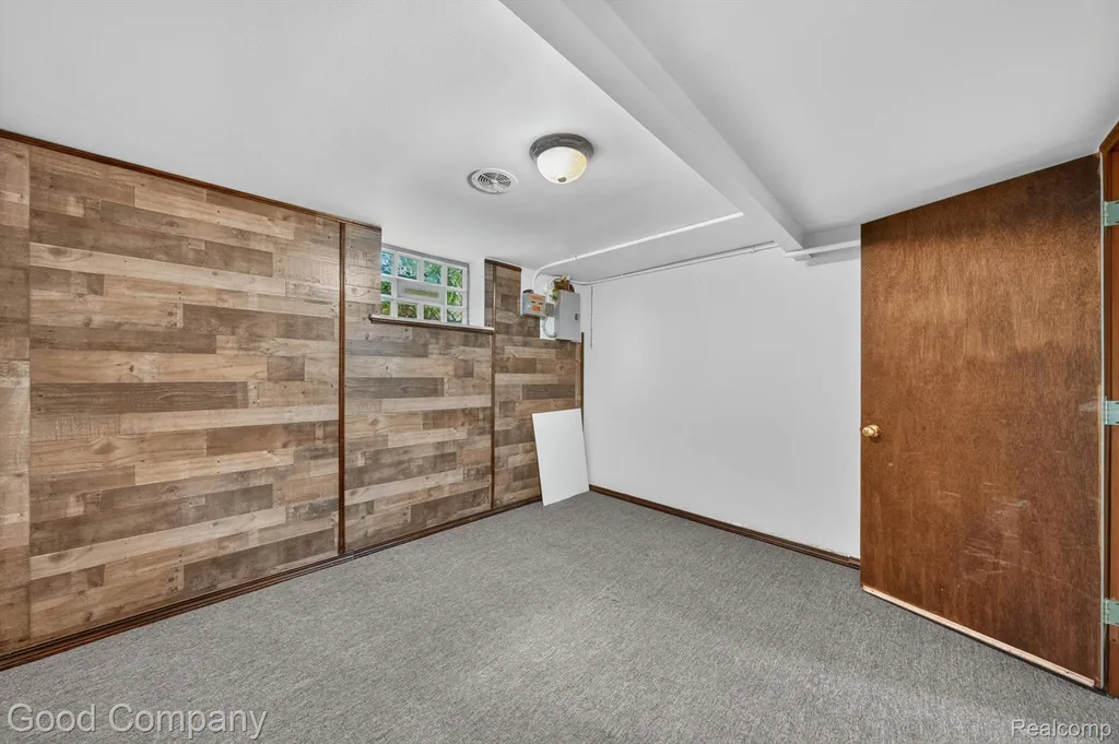 1609 W 12 Mile Road Royal Oak City MI 48073