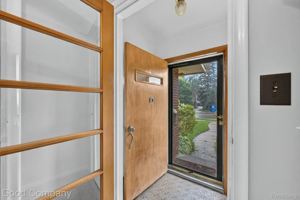 1609 W 12 Mile Road Royal Oak City MI 48073